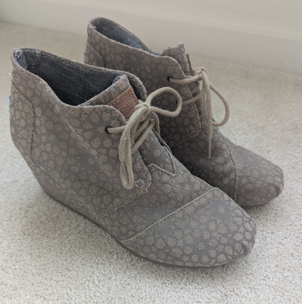 Toms Gray Patterned Wedge Shoes